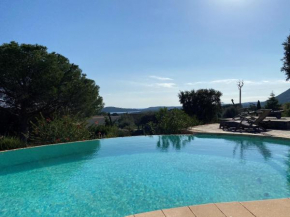 Belle villa traditionnelle vue mer avec piscine à 1,5 km de la plage de Pinarello